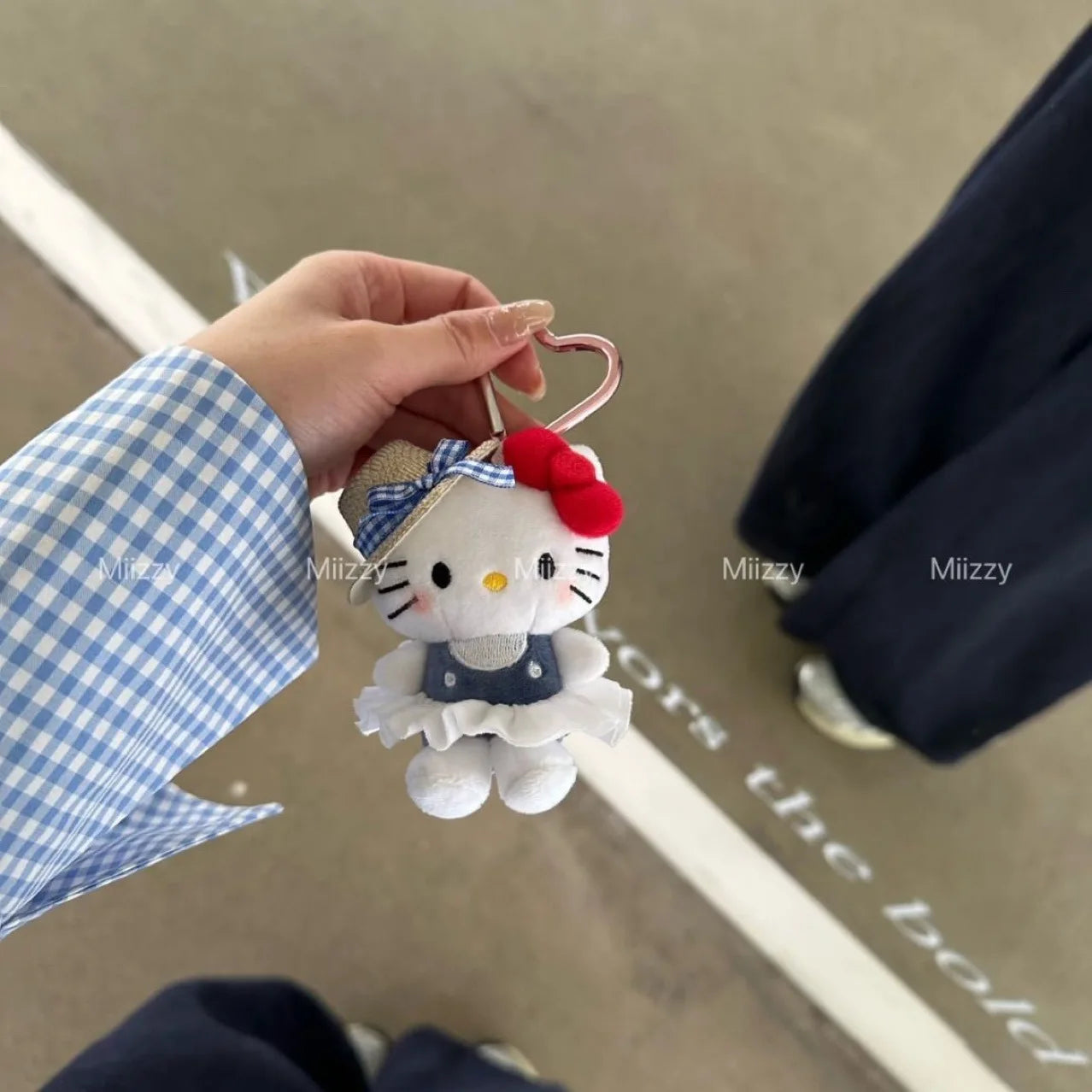 Sanrio Kawaii Hello Kitty Pendant Doll – Cute Fashion Sunglasses Keychain & Backpack Accessory, KT Cat Christmas Gift